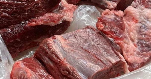 Cảnh báo đỏ: Thịt bò giả giống hàng thật đến rợn người, lỡ ăn thì sức khỏe trả giá nặng nề