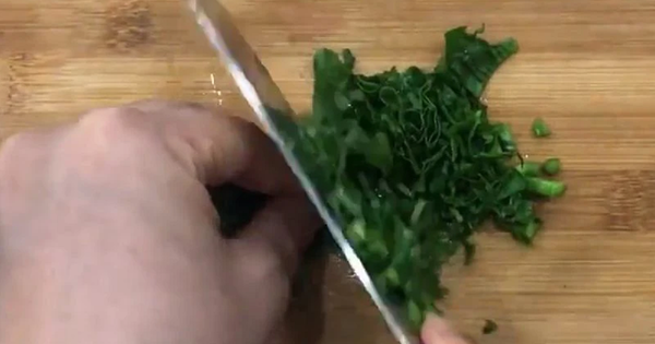 Ăn 1 nắm rau này quý như "nhân sâm người nghèo", ở quê mọc đầy bờ rào