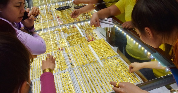 Giá vàng hôm nay 27-8: Bật tăng mạnh mẽ