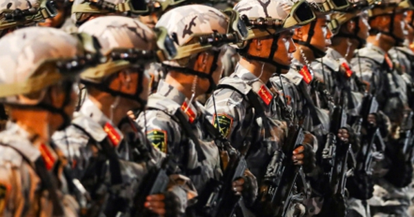 Những khoảnh khắc "tuyệt đối điện ảnh" trong buổi sơ duyệt diễu binh A80