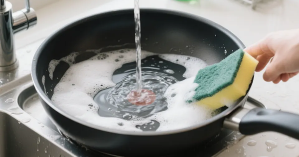 Chảo chống dính xuất hiện 3 dấu hiệu này, tốt nhất nên vứt đi ngay kẻo rước bệnh vào người