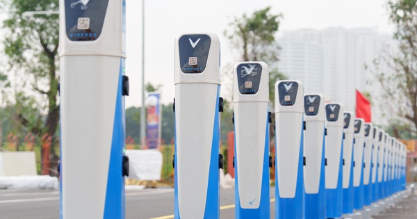 Ông Phạm Nhật Vượng vừa đưa vào vận hành trạm sạc xe điện lớn nhất Việt Nam: Tổng cộng gần 1.200 cổng sạc, toạ lạc ở công trình top 10 thế giới