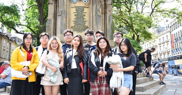 Cơ hội học tập, khám phá văn hóa toàn cầu với 2 tuần trải nghiệm nước Anh