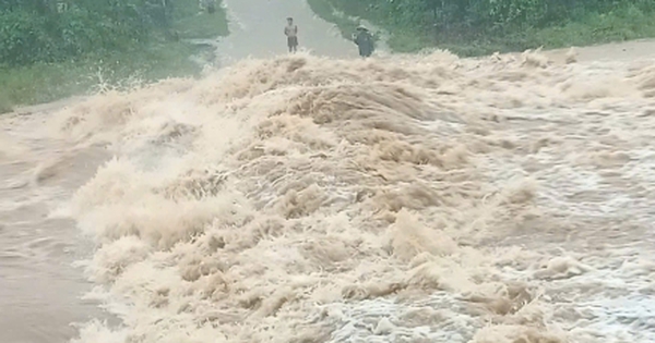 Bão số 6 gây mưa lớn, cầu tràn ở Quảng Trị ngập sâu, sơ tán nhiều hộ dân