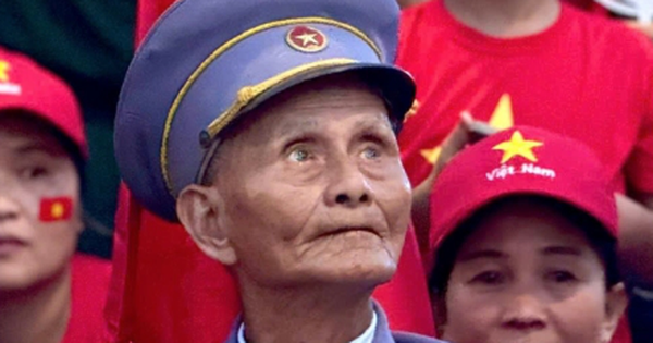 Người lính già đi qua hai cuộc kháng chiến và ánh mắt sâu lắng giữa Ba Đình