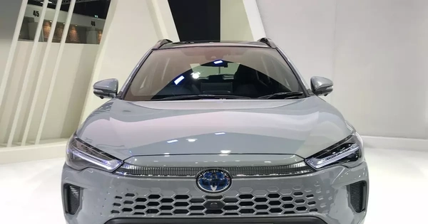 Toyota đạt kỷ lục doanh số nhờ xe hybrid