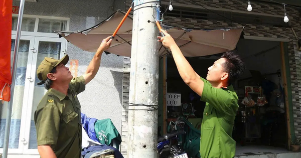 TP Hồ Chí Minh đồng loạt ra quân bóc dỡ quảng cáo sai quy định