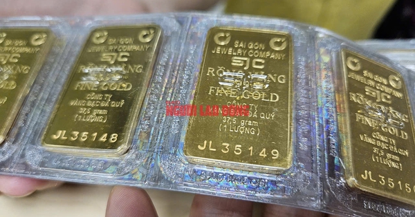 Giá vàng miếng SJC lập đỉnh, nhiều người vẫn "c...
