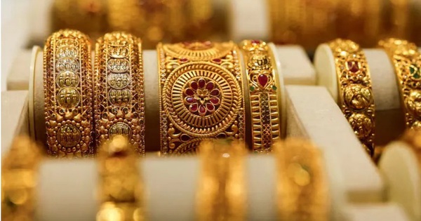 Giá vàng trong nước tăng vù vù, chuyên gia dự báo có thể chạm mốc 130 triệu đồng/lượng từ nay đến cuối năm