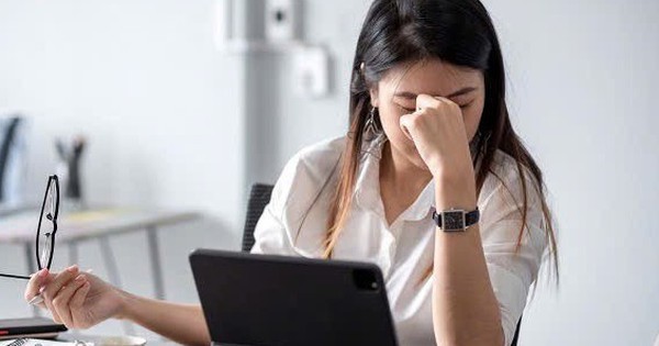 4 thói quen âm thầm hủy hoại não bộ: Điều thứ nhất và thứ 3 hầu như ai cũng có