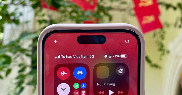 Dân mạng thích thú khi điện thoại hiện thông điệp “Tự hào Việt Nam” thay cho tên nhà mạng Viettel