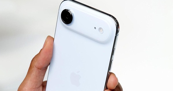 Apple vừa ra mắt chiếc "iPhone xấu nhất lịch sử"