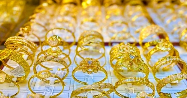 Giá vàng giảm sâu nhiều phiên liên tiếp, có nên bán ra lúc này để chốt lời sớm?