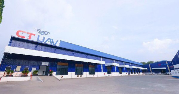 CT UAV - Sốc với nhà máy đúc composite tự tiến hóa