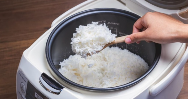 Dùng nồi cơm điện bong lớp chống dính có gây ung thư?
