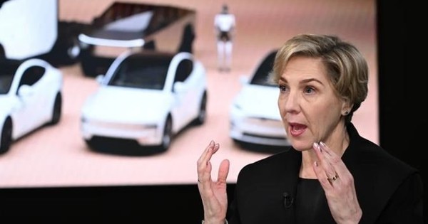 Chủ tịch Tesla: Chỉ Elon Musk đủ sức lèo lái cô...