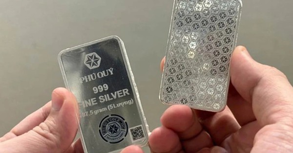 Giá bạc duy trì ở mức cao, hướng tới đỉnh mới