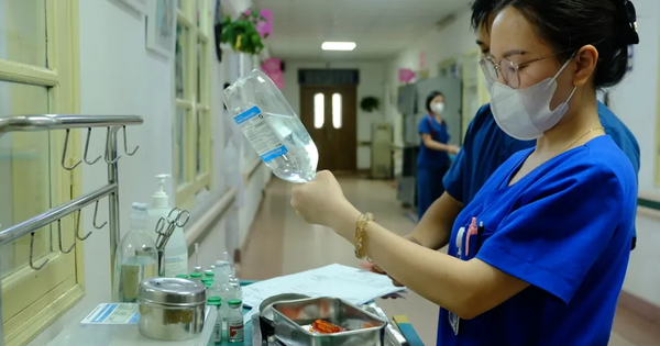 Mức lương bác sĩ nội trú và bác sĩ chuyên khoa năm 2025