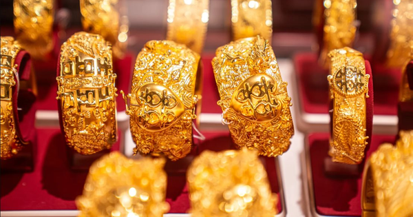 Cơn sốt vàng ở Trung Quốc: Khi đồng tiền mất giá xuống thấp nhất 2 năm và tâm lý tích trữ lên ngôi