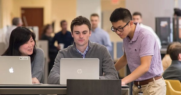 Nước Mỹ đau đầu vì quá nhiều sinh viên thất nghiệp: Giấc mơ đại học tan vỡ vì tấm bằng mất giá