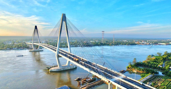 Thủ tướng khen ngợi cây cầu dây văng 5.000 tỷ hoàn toàn làm bởi người Việt Nam, to đẹp hơn nhưng suất đầu tư chỉ bằng 1 nửa cầu cũ: Ai đứng sau?