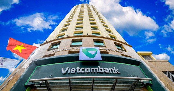 Mỗi ngày mua 1 cổ phiếu của ngân hàng lớn nhất ...