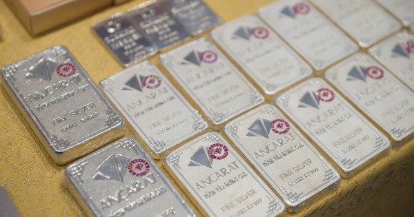 Ngày 19/9, giá bạc vẫn neo ở mức cao