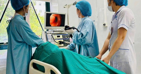 Thói quen giải trí trước khi ngủ khiến cô gái 29 tuổi phải cấp cứu trong đêm, bác sĩ cảnh tỉnh người trẻ tuổi phải NGỪNG ngay!