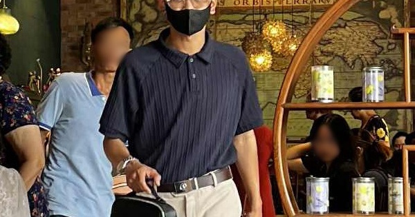 Đi xin lỗi bị từ chối, “tổng tài” về nhà có hành động lạ, khiến người thân lo lắng