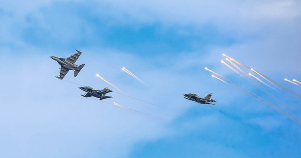 Chùm ảnh: Không quân Việt Nam phô diễn sức mạnh trên bầu trời Thủ đô ngày Quốc khánh