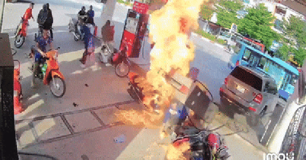 Nhân chứng kể giây phút ô tô lùi trúng khiến trụ bơm xăng đổ vào nhân viên cửa hàng