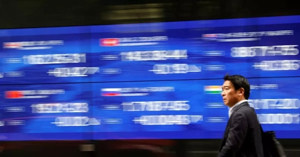 Giá vàng thế giới chạm đỉnh mới, chứng khoán rực sáng