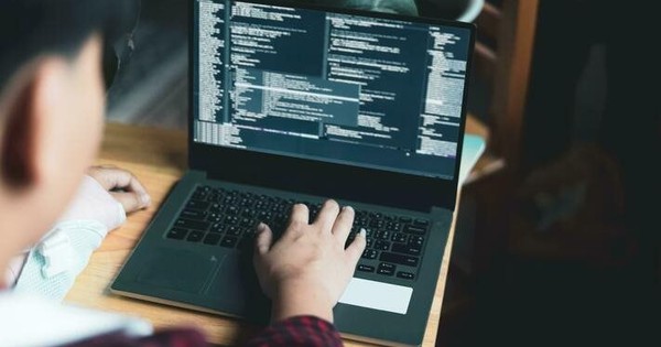 90% lập trình viên dùng AI: Nghề gõ code trước ngưỡng cửa thay đổi, cơ hội nào cho người mới vào ngành?