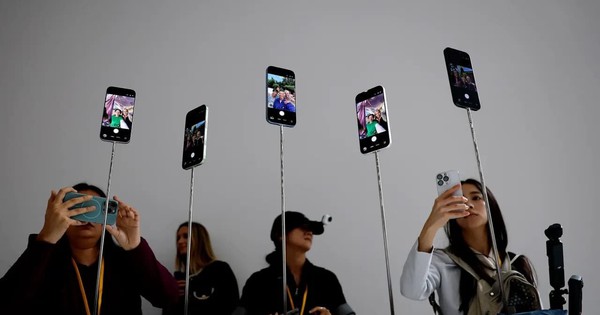 "Cơn địa chấn" ở Việt Nam là lời cảnh tỉnh: Samsung, iPhone cần rũ mác sang chảnh, bán điện thoại rẻ hơn?