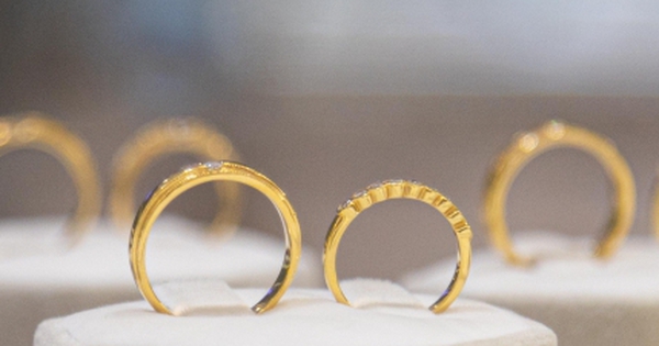 Giá vàng hôm nay 25/9: Sau khi lập đỉnh lịch sử, vàng đi xuống