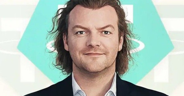Chủ tịch Tether sắp vượt Warren Buffett thành người giàu thứ 5 thế giới với 224 tỷ USD tài sản, tạo nên đế chế tiền số sánh ngang OpenAI
