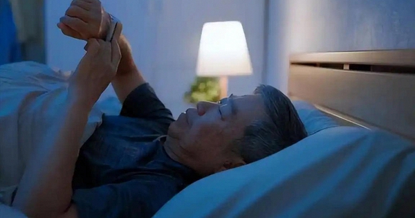 Người cao tuổi đi ngủ quá sớm có nguy cơ gì? Nhiều bác sĩ khuyên người trên 65 tuổi nên cố gắng ngủ vào thời điểm này