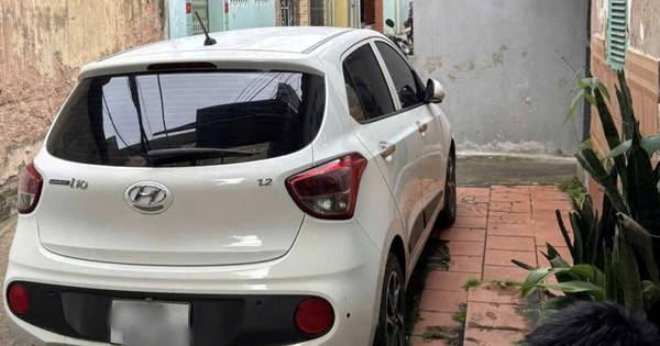 Xôn xao video clip người phụ nữ lớn tiếng khi bị nhắc đậu ô tô chắn lối đi