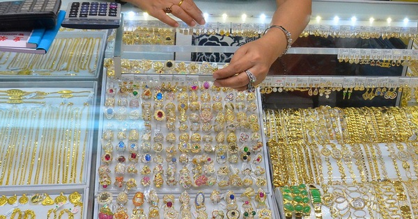 Giá vàng hôm nay 28-9: Đồng loạt dự báo tăng tiếp