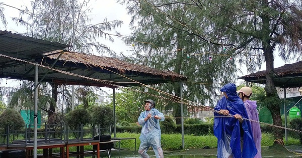 Bão số 10 Bualoi giật cấp 15 áp sát: Người dân hối hả phòng chống