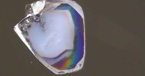 Phát hiện 2 viên kim cương chứa "điều không thể"