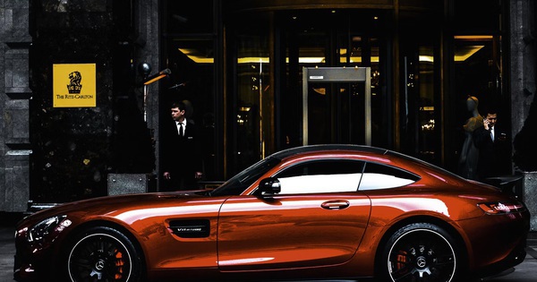 Cách nhân viên bán hàng nhận biết người giả giàu - giàu trung lưu - siêu giàu sau 30 giây: Ngôn ngữ cơ thể còn đắt giá hơn cả thẻ tín dụng