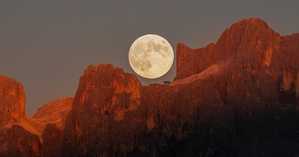 Mặt trăng đang xa dần Trái đất, nhà khoa học cảnh báo gì?