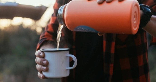 5 loại nước tuyệt đối KHÔNG đựng trong bình giữ nhiệt: Làm sai ngang với uống thuốc độc!