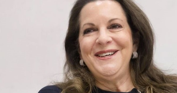 Không được thăng chức, người phụ nữ vay 2,3 tỷ USD mua lại công ty, sa thải sếp cũ