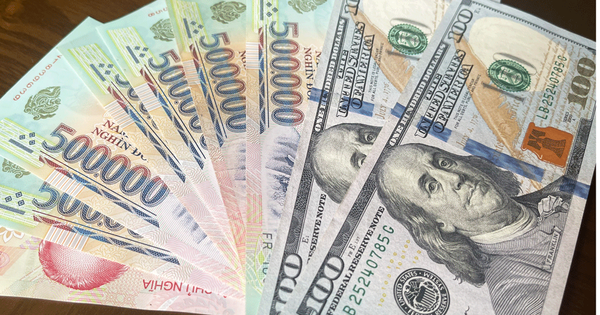 Giá USD tự do tăng mạnh lên 26.900 đồng