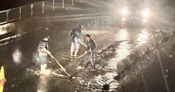 Cát tràn xuống phủ kín đường, cao tốc Vĩnh Hảo – Phan Thiết tê liệt nhiều giờ