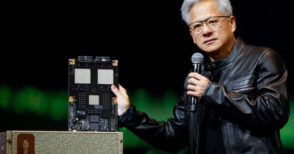 CEO NVIDIA cảnh báo khẩn: Ngành chip Trung Quốc chỉ còn cách Mỹ "vài nano giây"