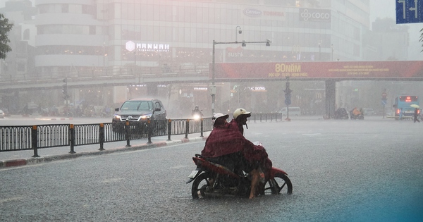 Hà Nội ngập kinh hoàng, Sở GD-ĐT chỉ đạo nóng cho tất cả các trường trên thành phố