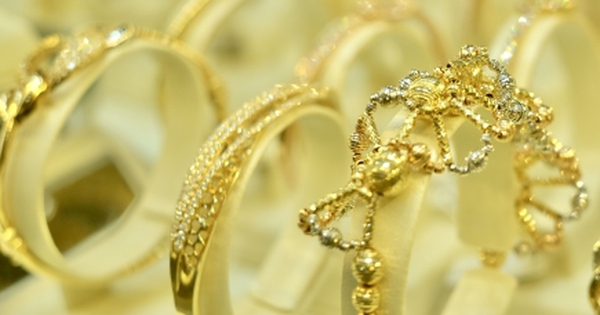 Giá vàng hôm nay 1/10: Chưa ngừng tăng, lên mức cao nhất lịch sử